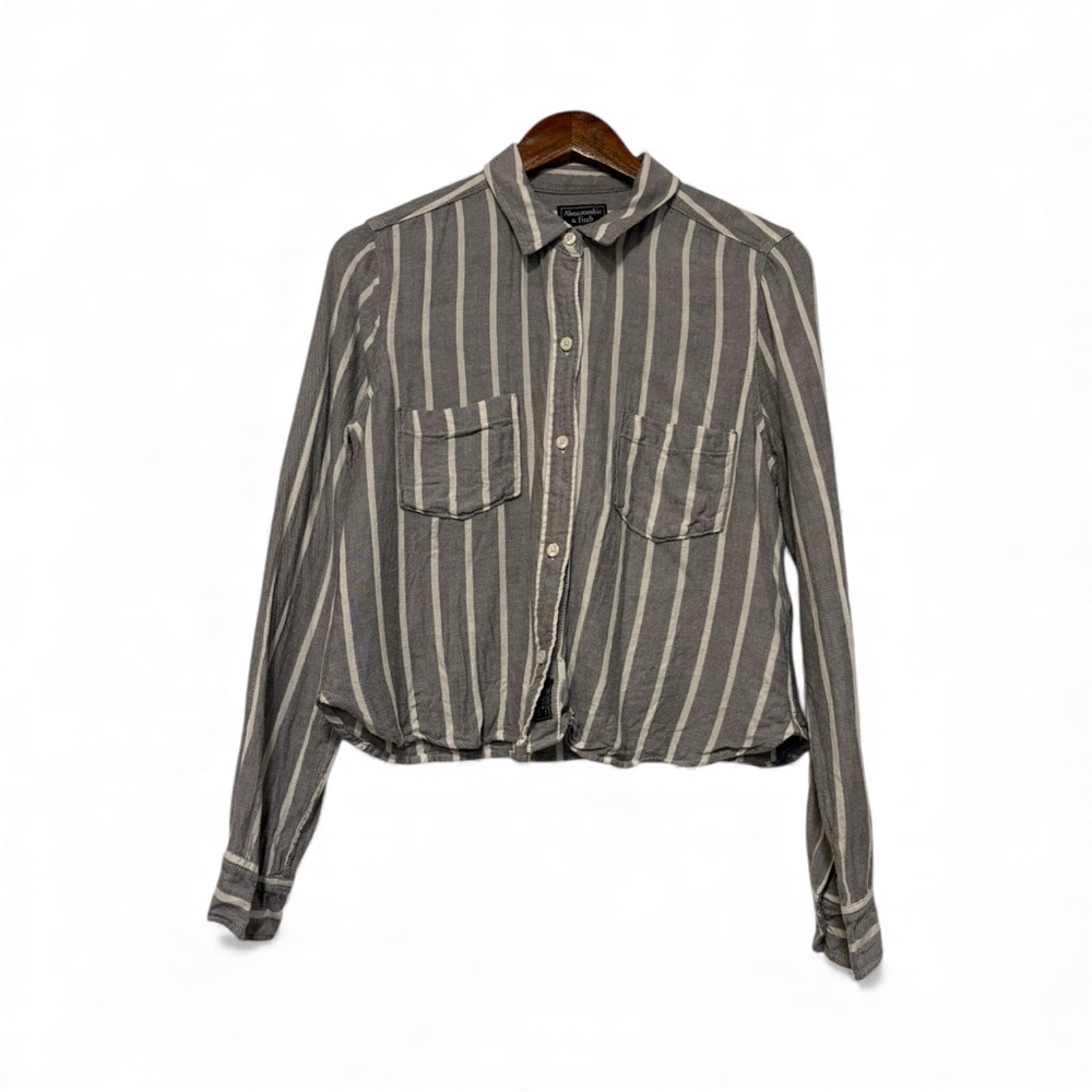 A&F Cropped Striped Button Down • Soft Neutral Gray White • Women’s M